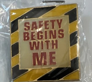 Vintage USPS "Safety Begins With Me" Emaille & Metall Revers Hut Pinback Pin - Bild 1 von 4