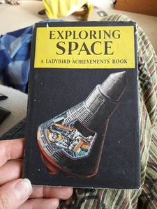 VINTAGE LADYBIRD BOOK EXPLORING SPACE SERIES 601 DUST JACKET 2’6 VGC 1st Ed. - Foto 1 di 7
