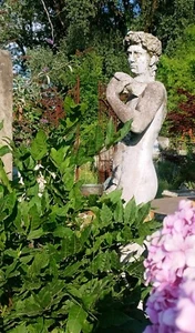 VECCHIA STATUA IN CEMENTO - Foto 1 di 10