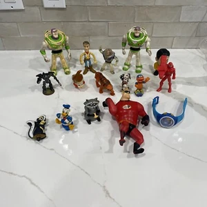 Lote de juguetes y estatuillas vintage de los 90’s y principios de 2000’s - Imagen 1 de 8