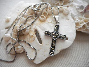 Sterling Silver Marcasite Cross Pendant 18" Chain Necklace   RE6331 - Picture 1 of 6