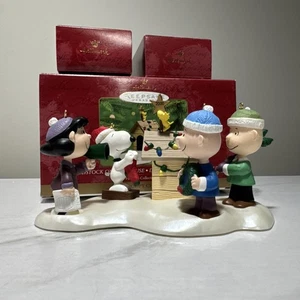 Hallmark Woodstock on Doghouse 5 piezas adorno conjunto de exhibición cacahuetes 2000 Snoopy - Imagen 1 de 8