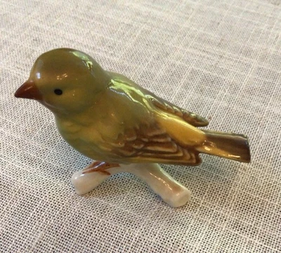 Goebel Greenfinch Figurine  VINTAGE 2.5 inch Glossy Finish  Excellent Condition - Image 1 of 4