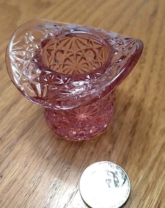 VINTAGE FENTON GLASS BUTTONS AND BOWS PATTERN Deep Pink TOP HAT, 2", EUC - Picture 1 of 4
