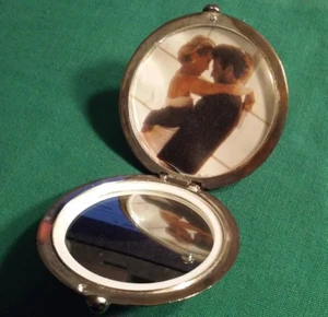 MIRROR & PHOTO Compact Round Fancy Ornate Silver-Tone Metal Magnetic Clasp - Picture 1 of 7