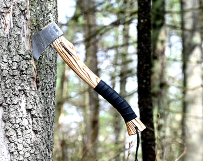 Hacha Bushcraft de camping, hacha de acero Damasco con cubierta de cuero, hacha vikinga. Foto 1 de 4