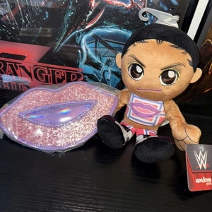 Peluche Bleacher Creatures WWE Bianca Belair 8" Kuricha + portafoglio - Foto 1 di 1