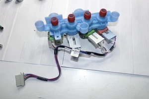 GE / HOTPOINT LAVADORA VÁLVULA DE ENTRADA DE AGUA PN: 290D2232G001 - Imagen 1 de 8