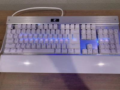 FALCON Z-77 RAINBOW LIGHT MECHANICAL GAMING KEYBOARD White/Silver - Image 1 of 4