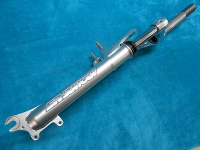 Horquilla de suspensión SR Suntour 26 frenos en V disco 1 1 8 roscada bobina de 180 mm plateada Foto 1 de 4