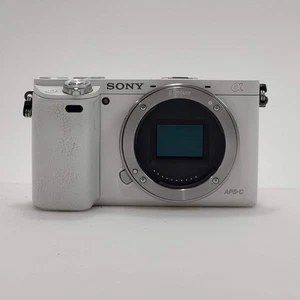 Defekte Sony Alpha A6000 24.3MP Spiegellose Digitalkamera - Bild 1 von 8