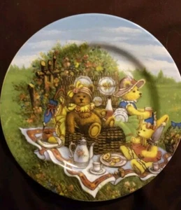 TEDDY BEARS ON A PICNIC* 8 INCH DECORATIVE PLATE - Picture 1 of 4
