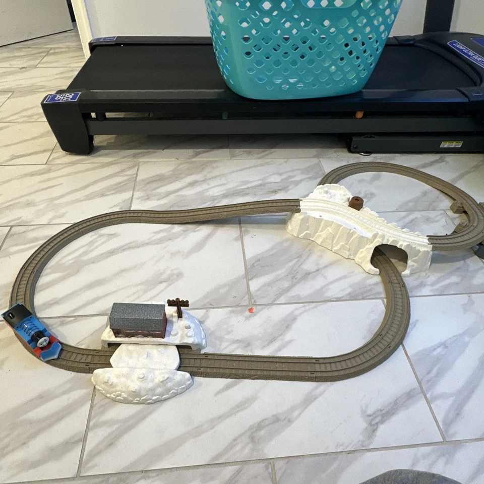 Thomas Trackmaster Snow Storm Adventure 98%  Complete Toys R Us Exclusive - Image 1 of 4