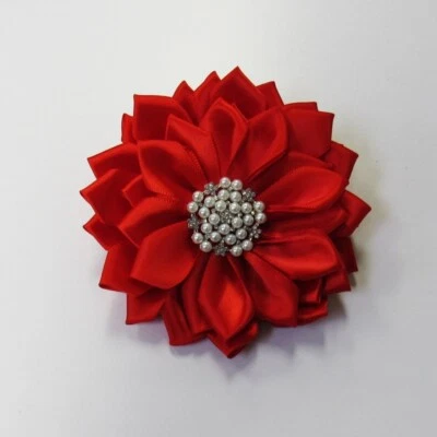 Broche broche grande rojo satinado floral flor estrás y perla pinza para el cabello Foto 1 de 4