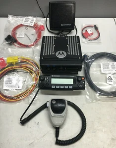 Radio móvil Motorola XTL2500 VHF P25 montaje remoto digital M21KSM9PW1AN - Imagen 1 de 12