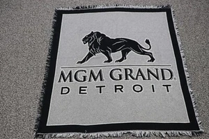 Tapestry Throw Blanket MGM Grand Detroit Casino Lion Cotton 46x47 - Imagen 1 de 7