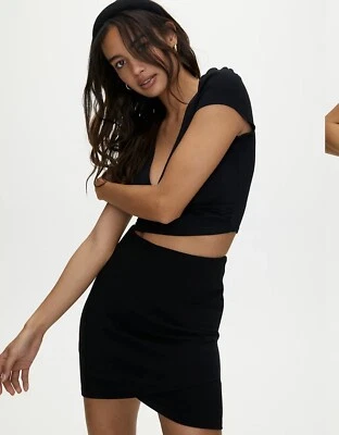 Aritzia TALULA Falda Pull On Imitación Envoltura Minifalda Frente Asimétrico Grande Negra Foto 1 de 4
