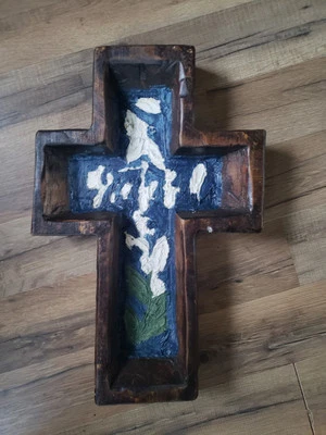 Wood Cross Tray Bowl Hand Carved/Painted Rustic Table Farmhouse Decor Pre-Owned - Image 1 of 4