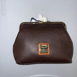 Cartera Dooney & Bourke Cuero Guijarro Marrón Bloqueo de Beso NUEVA - Imagen 1 de 3