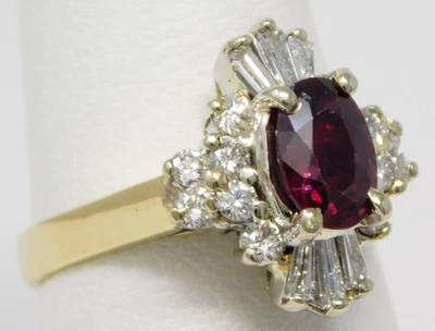 Anillo solitario y halo de diamantes de oro amarillo y blanco de 13-14 kt rubí talla 7 B9153 Foto 1 de 4