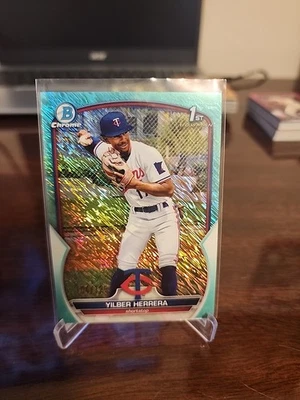 Yilber Herrera 2023 Bowman Chrome 1st Aqua Shimmer #104/125 Twins  - Image 1 of 3