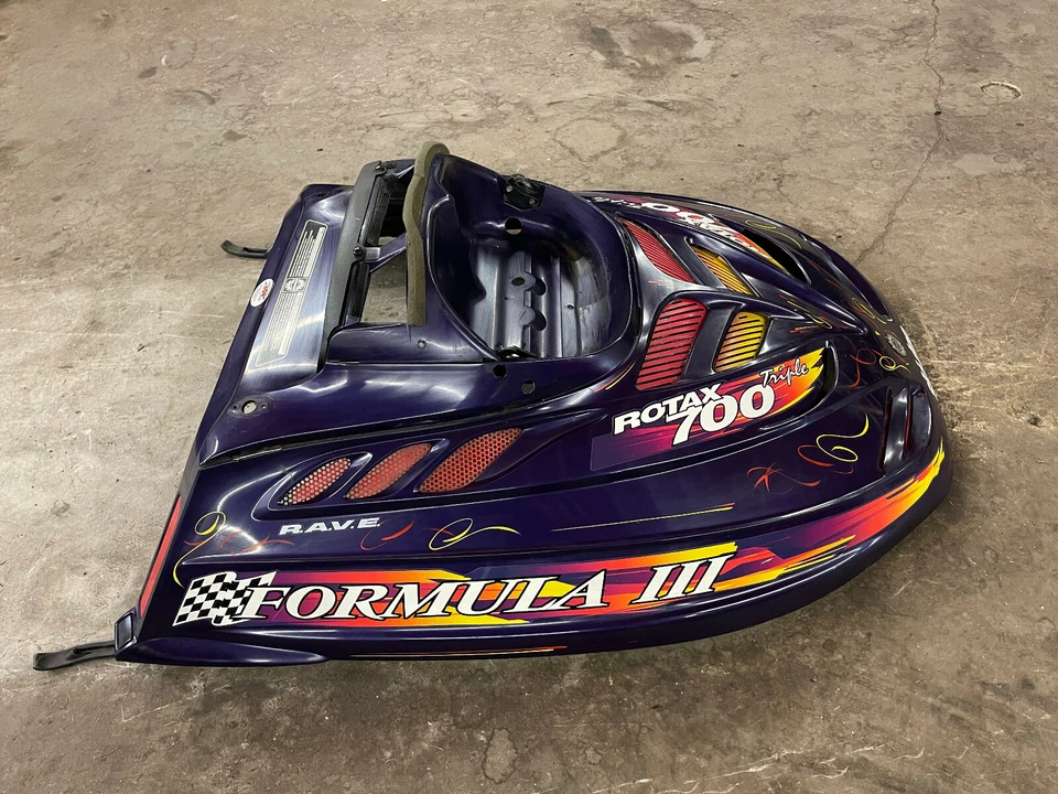 Capucha SkiDoo Formula III 700 Grand Touring Mach Z CK3 púrpura 98 99 800 600 Foto 1 de 4