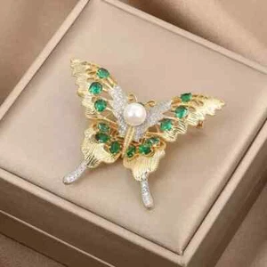 Lab Created Emerald 2Ct Round Butterfly Charm Brooch Pin 14K Yellow Gold Plated - Picture 1 of 5