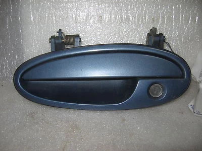 1997 98 99 2000 01 02 03 04 05 CHEVROLET MALIBU ЛЕВАЯ ПЕРЕДНЯЯ ВНЕШНЯЯ ДВЕРНАЯ РУЧКА - Изображение 1 из 2