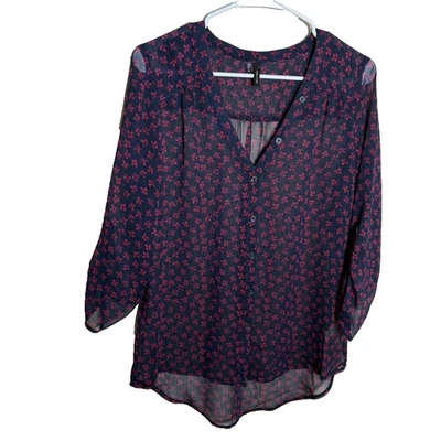 Blusa para mujer Maurice's mediana transparente cuello en V abotonada manga 3/4 ligera Foto 1 de 4