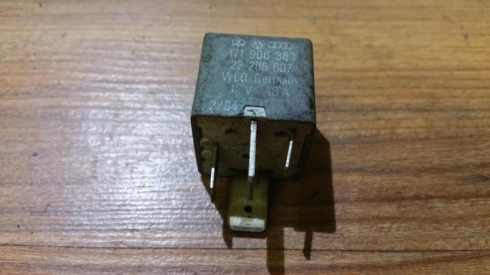 Volkswagen Golf 1994 Relay module 171937503, 87120000  24 #79306-66 - Изображение 1 из 1