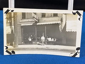 Mann draußen Herrenbekleidungsgeschäft 1924 Vintage Foto - Milwaukee WI Lt #6 - Bild 1 von 3