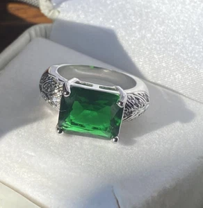 Anillo de compromiso solitario de plata de ley verde esmeralda cóctel - Imagen 1 de 10