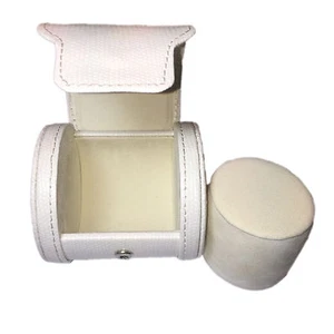 Etui mit 75 weißen Reise-Uhrenetuis - Kunstleder - jeweils nur 6,65 $ - Großhandel - Bild 1 von 12