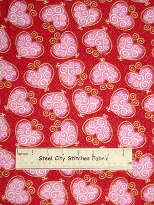 Abrazos de tela de San Valentín besos remolinos corazones acento dorado algodón rojo QT yarda Foto 1 de 2