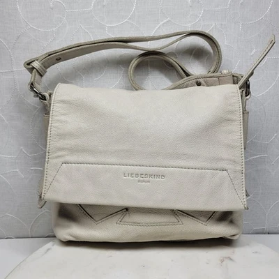 Bolso de Hombro Liebeskind Berlin Cuero Crema Solapa Borla Acento Diseño Único Foto 1 de 4