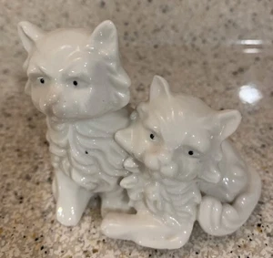 Pair of Porcelain White Kitty Cat Figurines - Picture 1 of 6