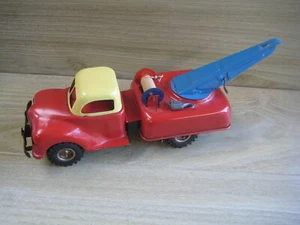 TOW TRUCK    TIN PLATE by GAMA  made in the   US ZONE GERMANY  ABSOLUTELY MINT - Picture 1 of 3