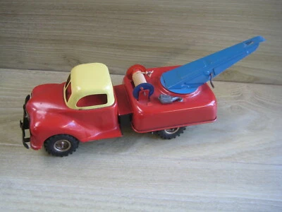 TOW TRUCK    TIN PLATE by GAMA  made in the   US ZONE GERMANY  ABSOLUTELY MINT - Image 1 of 3