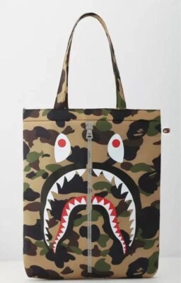 Bolso de Mano BAPE A BATHING APE Tiburón Camuflaje Artículos Novedad Adicionales Nuevo Foto 1 de 4