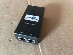 Ubiquiti PoE-Adapter – 15V DC, 12W Power over Ethernet Injector - Bild 1 von 4