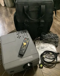 Vintage TELEX P-600 LCD Projector W/Original Carrying Case & Remote *Tested* - Picture 1 of 18