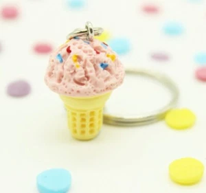 HELADO ROSA CON ESPOLVOREADAS LLAVERO Llaves de coche Mini comida Verano Estética Adorable Genial - Imagen 1 de 3