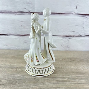 ROYAL ALBERT OLD COUNTRY ROSES WEDDING MEMORIES BRIDE GROOM CAKE TOPPER FIGURINE - Picture 1 of 15