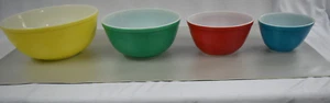 Vintage PYREX PRIMARY COLORS Set 4 Nesting Bowls Yellow Green Red Blue 1950's - Picture 1 of 2