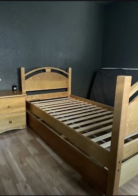bedroom furniture set used - Image 1 of 4