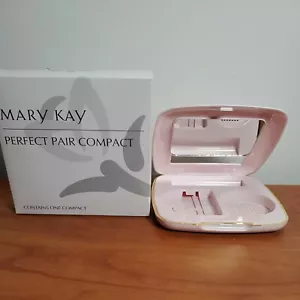 NEW! #7996 MARY KAY “PERFECT PAIR COMPACT” Pink Mirrored Vintage Fits in purse - Picture 1 of 4