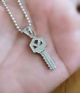 Collar de diamantes brillantes helados con llave de hip hop de oro sobre plata de 14 K - Imagen 1 de 12