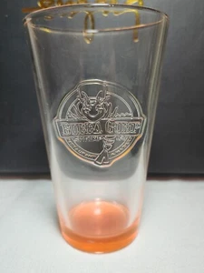 BUBBA GUMP Shrimp Company LOGOTIPO CLARO en relieve parte inferior naranja 16 oz VIDRIO PINTADO cerveza - Imagen 1 de 3