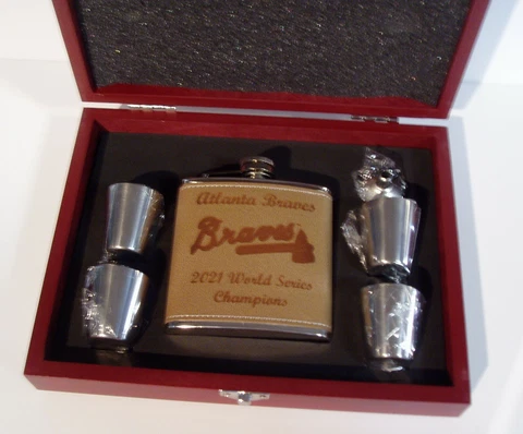 Atlanta Braves 2021 World Series Champions 6 oz leather flask w optional display Cover