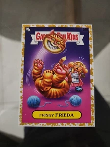 2022 Garbage Pail Kids Bookworms Fool's Gold (59b Frisky Frieda) 02/50 Low # - Bild 1 von 3